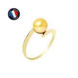 La Bague ZIGZAG de Perlinea est une bague en or minimaliste sertie d'une seule perle de culture ronde en or. La partie supérieure gauche présente un emblème circulaire avec "Artisan Bijoutier Français" entourant les couleurs du drapeau français.