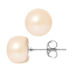 Une paire de Boucle d'Oreilles Bouton AYA de Perlinea, comprenant des perles de culture roses de 9/10mm avec des poteaux en Argent 925 et des dos de papillon, présentés de face et de côté sur un fond blanc.