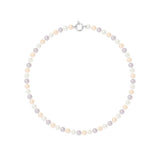 Le Perlinea Collier NOELYSE présente des perles de culture multicolores de 6/7 mm en blanc, pêche et lavande avec un fermoir en argent 925, élégamment disposées en cercle sur un fond blanc.