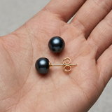 Pendientes de oro y perla semiredonda negra | noëlyse