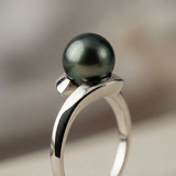 Anillo de oro blanco con una perla de Tahití | aya