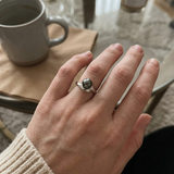 Anillo de oro blanco con una perla de Tahití | aya