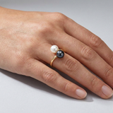 Anillo dúo en oro blanco y perla cultivada