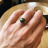 Anillo de oro blanco y perlas de Tahití | Meliá