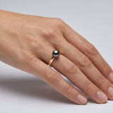 Anillo de oro amarillo con una magnífica perla de Tahití