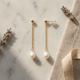 Pendientes colgantes de oro amarillo y perlas blancas | lolita