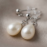 Pendientes colgantes de oro blanco y perlas blancas | lolita