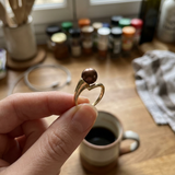 Anillo- Perlas Cultivadas de Agua Dulce- Redonda Diámetro 8-9 mm Chocolate- Talla 48 (EU)- Oro Amarillo