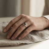 Anillo de oro blanco con una perla de Tahití | aya