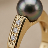 Anillo- Perlas de Tahití- Redondas 8-9 mm- Oro amarillo- Diamantes