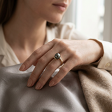 Anillo de oro amarillo y perla negra de Tahití