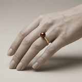 Anillo- Perlas Cultivadas de Agua Dulce- Redondo Diámetro 7-8 mm Chocolate- Talla 48 (EU)- Oro Amarillo