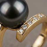 Anillo- Perlas Cultivadas de Agua Dulce- Redonda Diámetro 8-9 mm Negro Tahití- Oro Amarillo- Diamantes