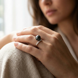 Anillo- Perlas Cultivadas Redondas 8-9 mm Tahití Negras- Oro Blanco- Diamantes
