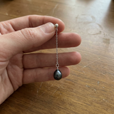 Pendientes colgantes de oro blanco y perlas negras | lolita