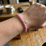 Pulsera de la Suerte- Perla de Agua Dulce- Redonda 5-6 mm Rosa Fucsia