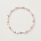 Bracelet en argent 925 orné de perles multicolores 5/6 mm roses, mauves et blanches avec fermoir mousqueton.