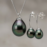Collier et boucles d'oreilles pendantes avec perles de Tahiti noires dorées.