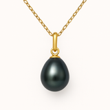 Pendentif en or jaune 9 carats avec perle de culture noire de Tahiti forme goutte.